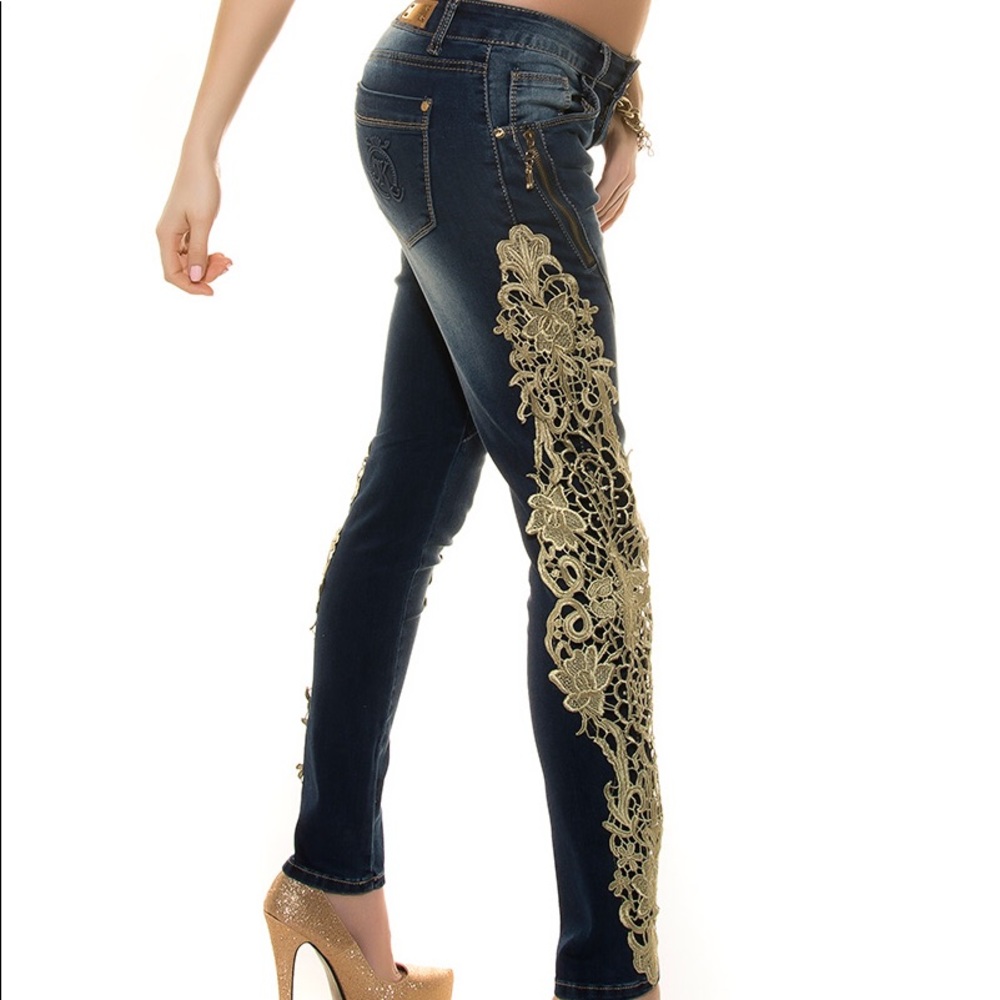 🛍LACE & ZIPPERS GORGEOUS JEANS